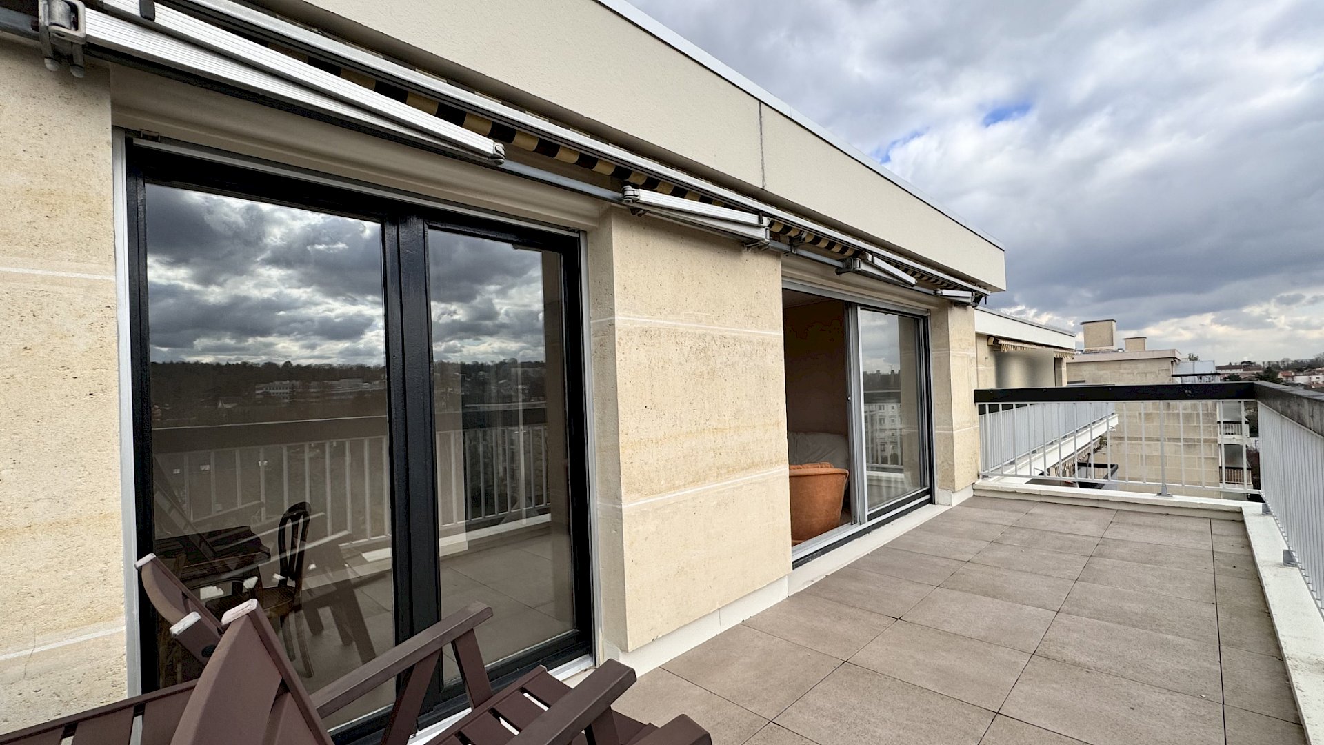 2 PIÈCES DERNIER ÉTAGE - BUZENVAL