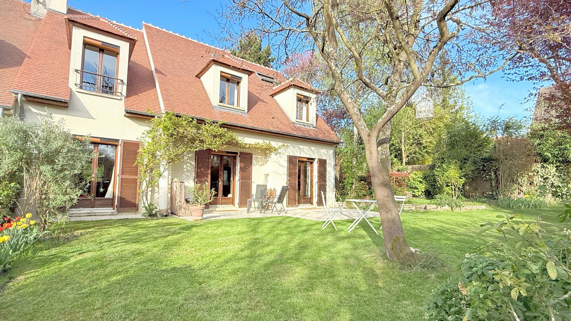 MAISON 8 PIECES - CUCUFA