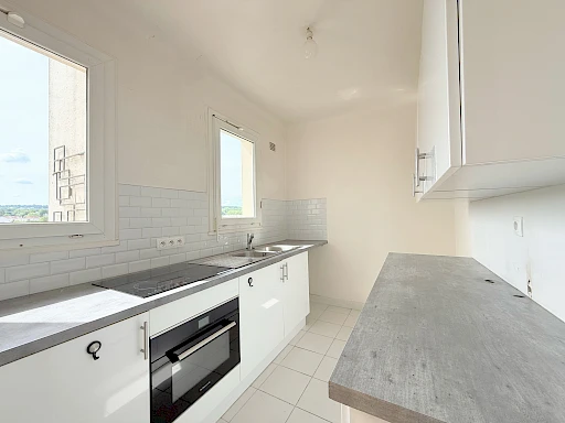 3 pièces, 8e et dernier étage avec terrasse, balcon et cave - Centre Ville