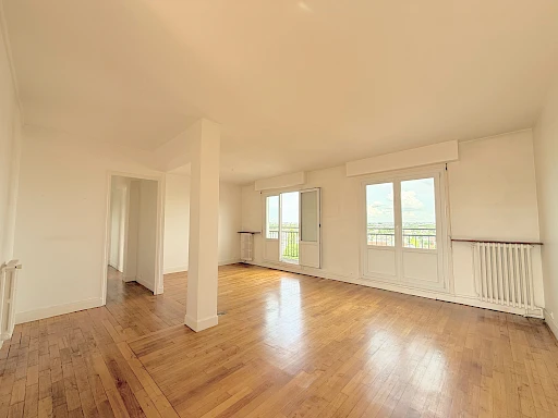 3 pièces, 8e et dernier étage avec terrasse, balcon et cave - Centre Ville