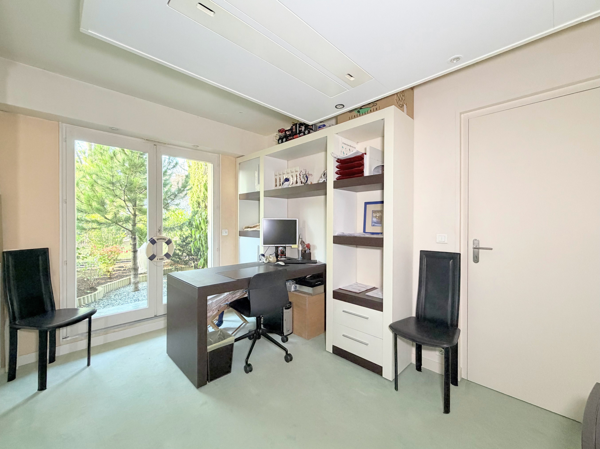 4 pièces traversant, jardin 26 m2 , DPE C, cave et parking