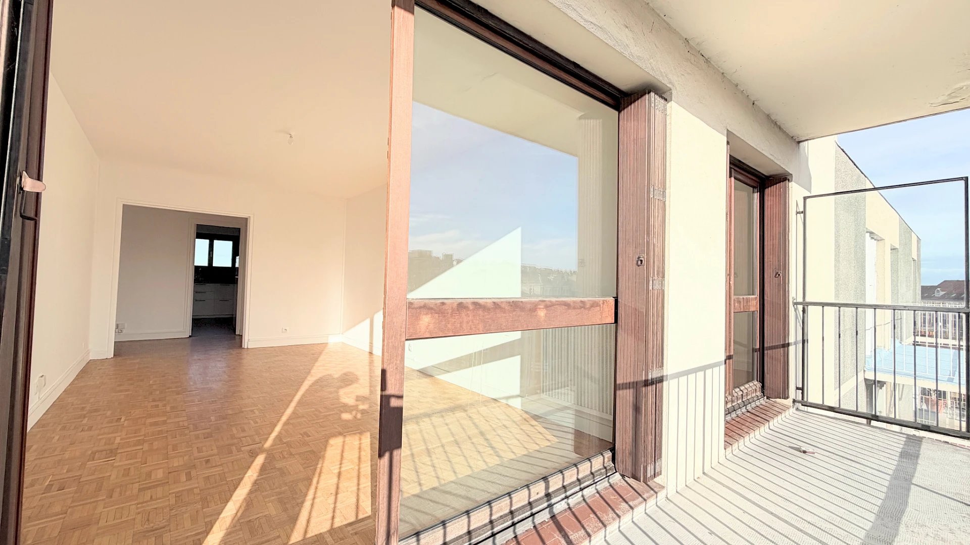 3 pièces non meublée avec balcons, parking et cave