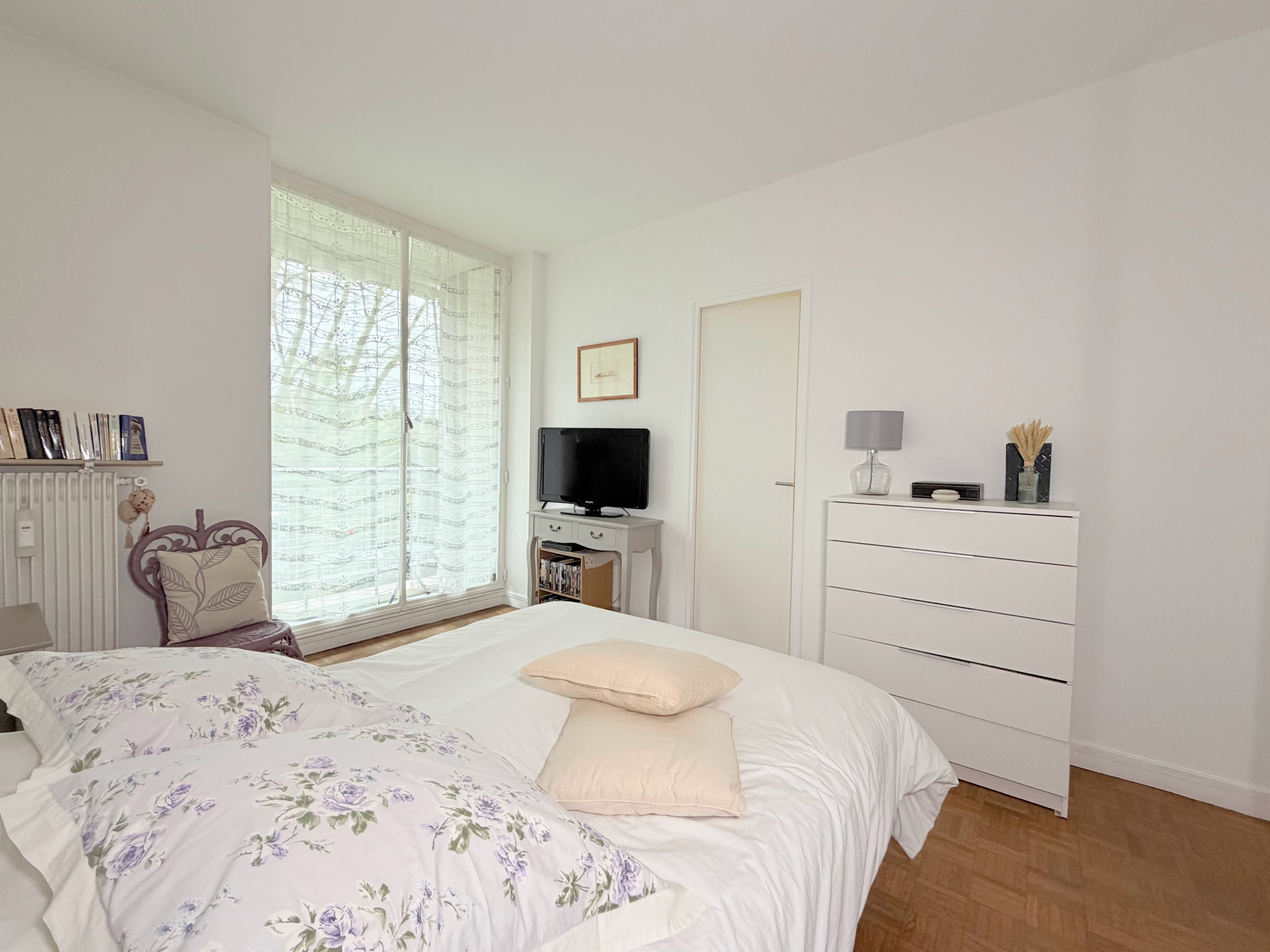 Grand 2 pièces traversant de 54 m2 et cave