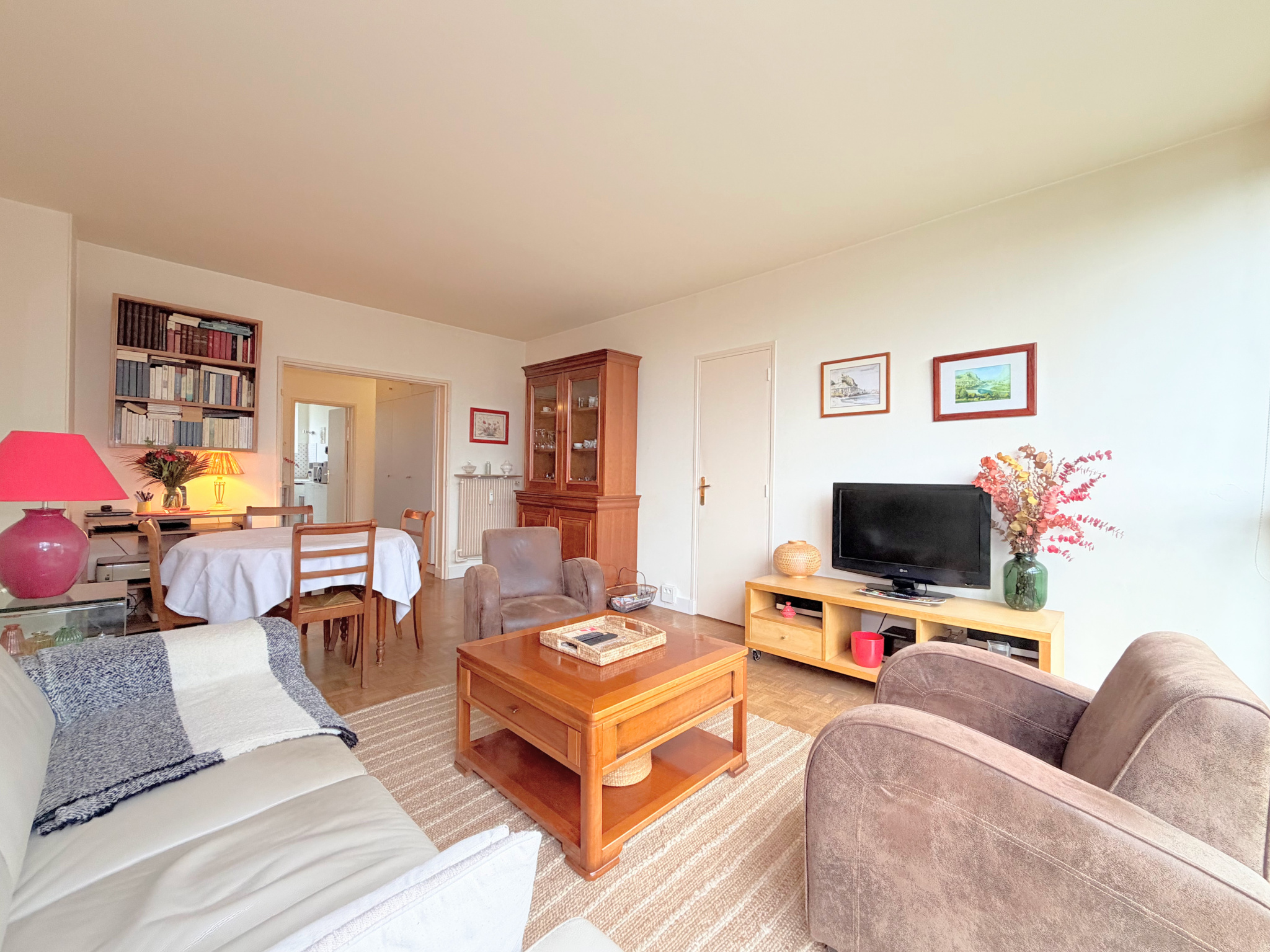 Grand 2 pièces traversant de 54 m2 et cave