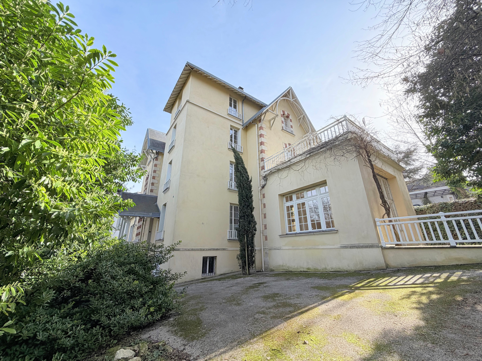 Demeure de 412 m2 habitables, parcelle de 3 000 m2   Parc de la Malmaison