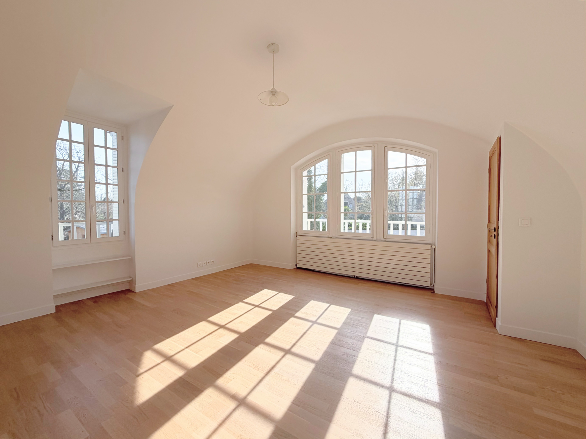 Demeure de 412 m2 habitables, parcelle de 3 000 m2   Parc de la Malmaison