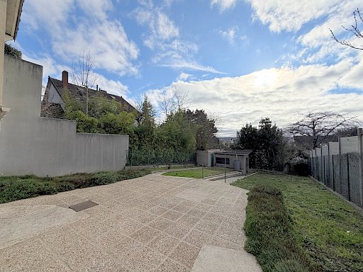 Maison limite Suresnes   Parcelle 367 m2 - 2