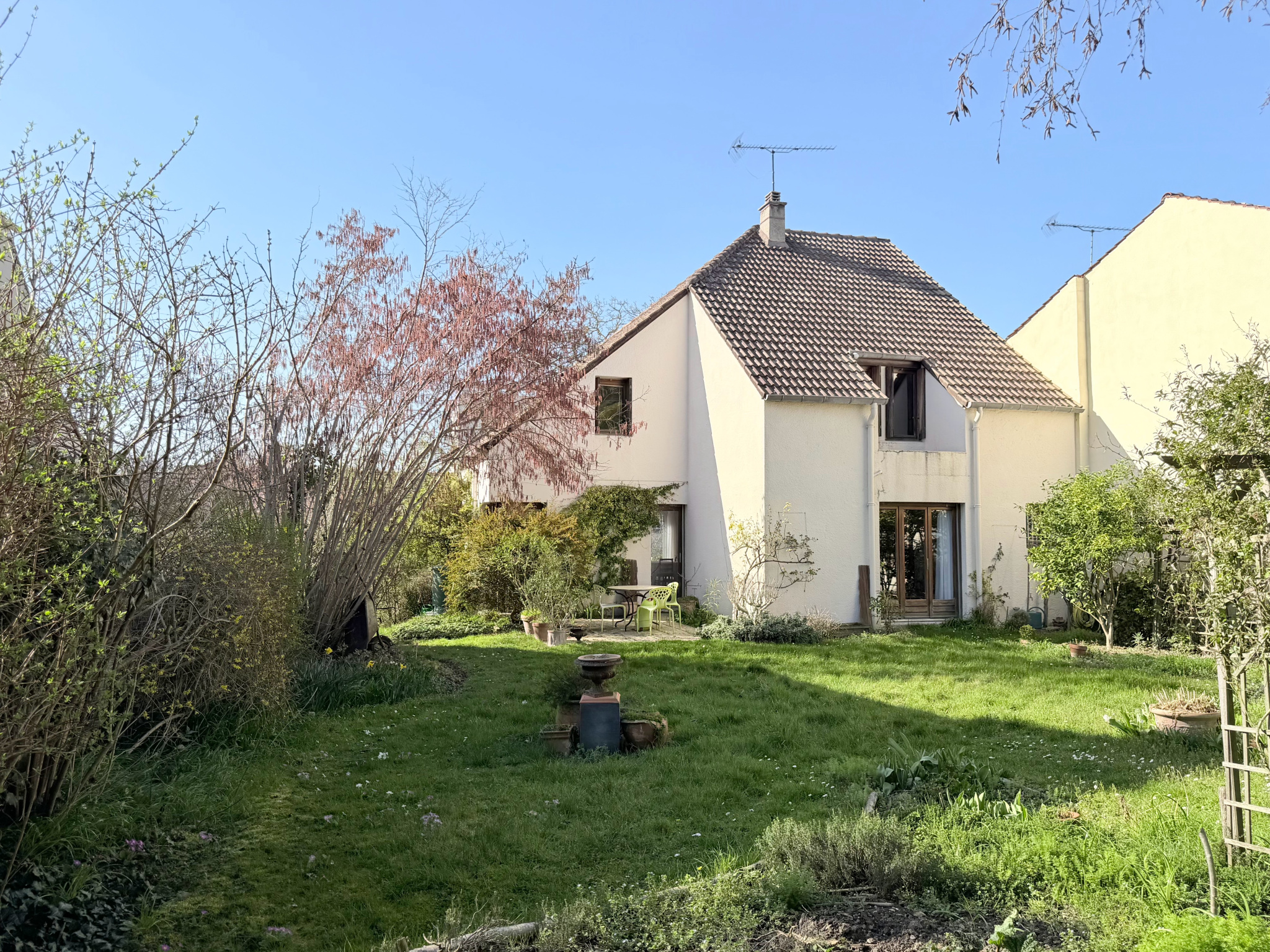 Maison 175 m2 - Parcelle 584 m2 - 6 chambres - Châtaigneraie/Richelieu