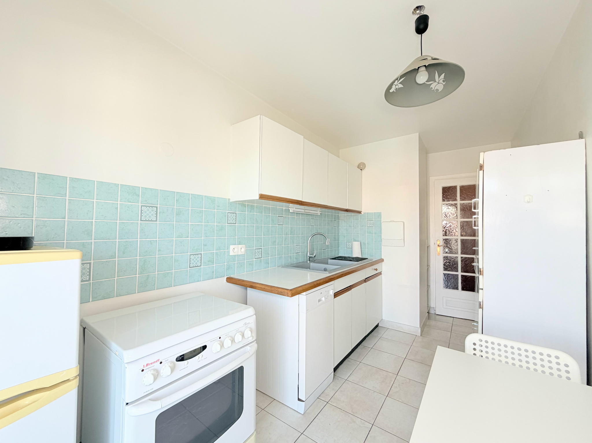 2 pièces en location meublée entre RER et centre-ville