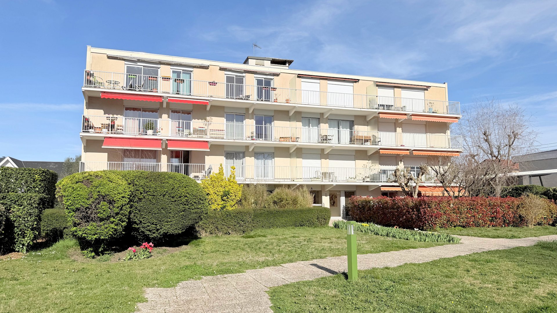 2 pièces en location meublée entre RER et centre-ville