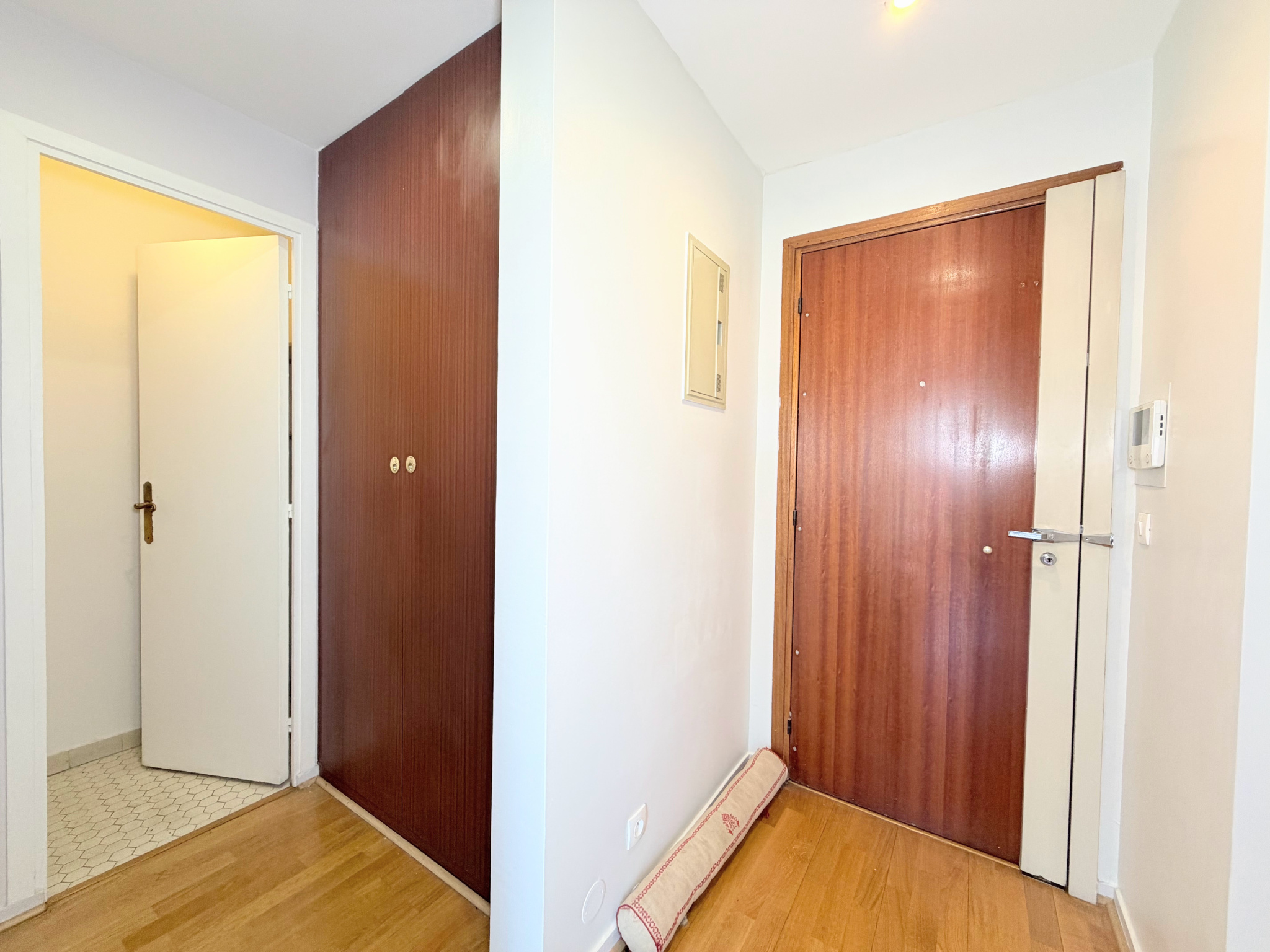 2 pièces en location meublée entre RER et centre-ville