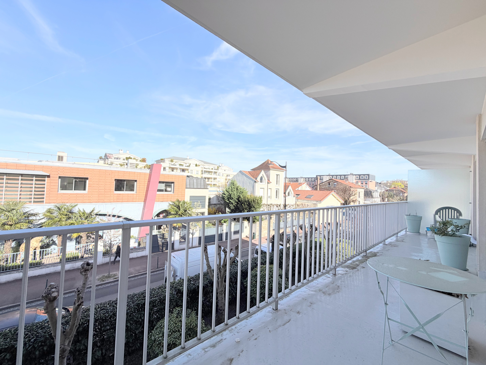 2 pièces en location meublée entre RER et centre-ville