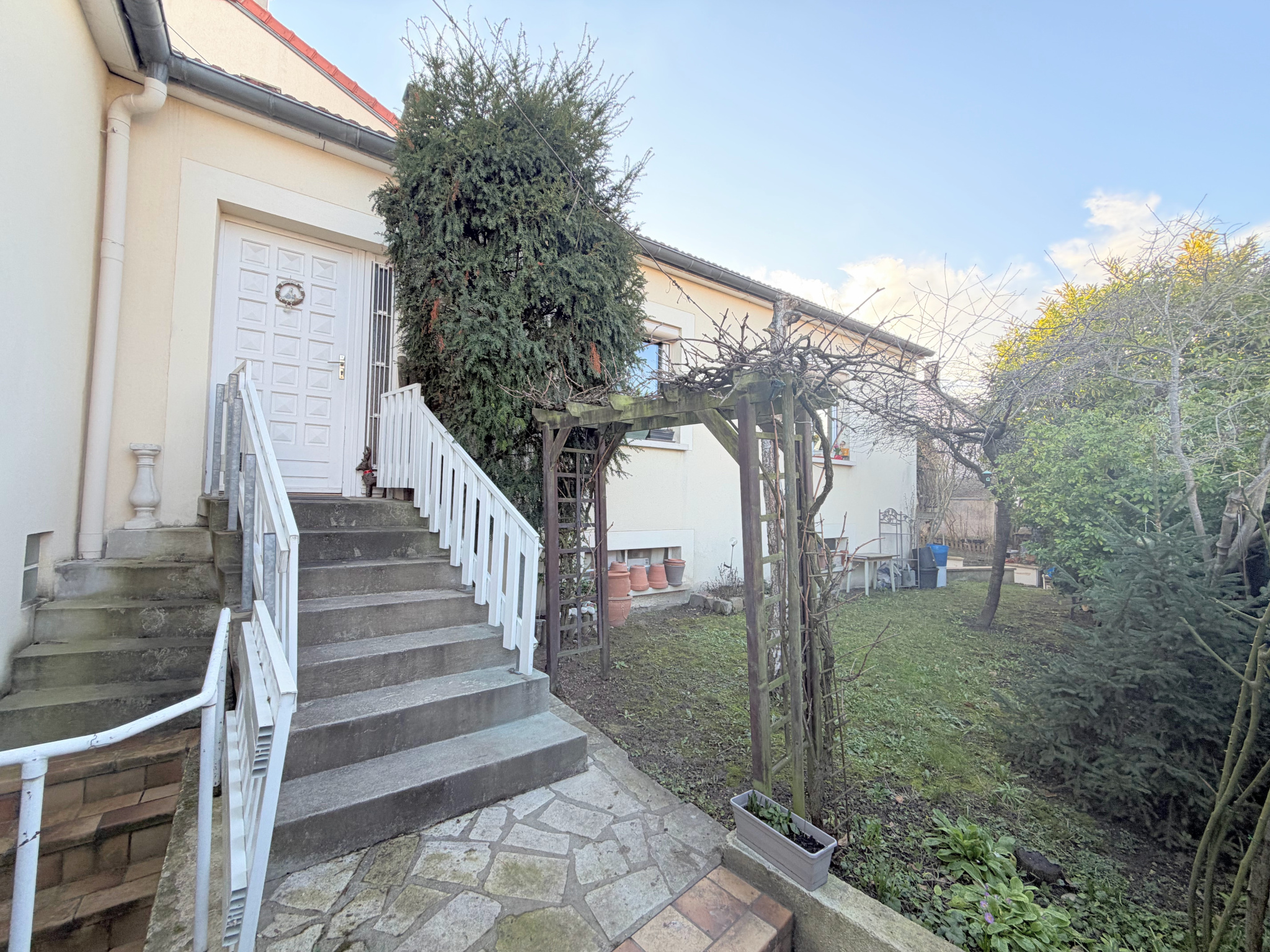 MAISON 4 CHAMBRES AU CALME À PROXIMITÉ DE LA PLACE BESCHE