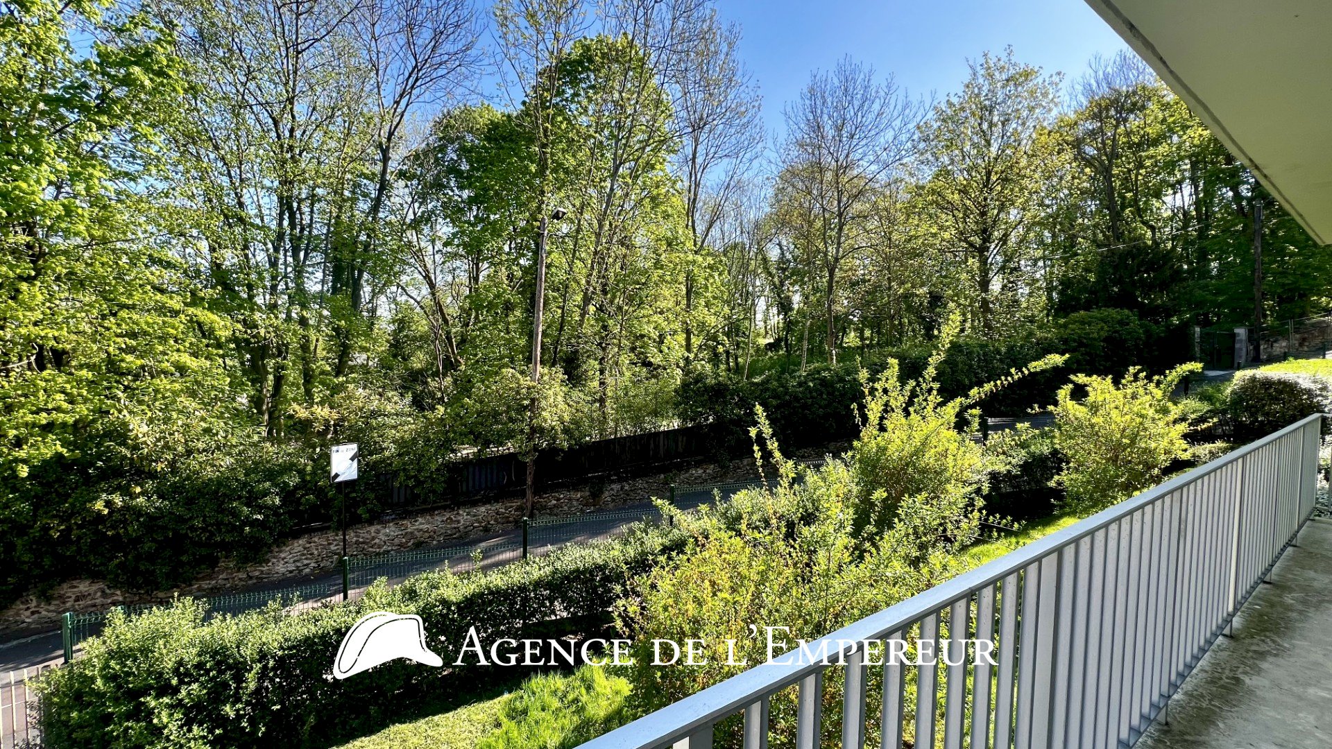 Grand appartement familial avec terrasse   Quartier de la Jonchère