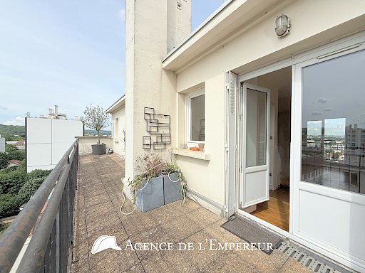 3 pièces, 8e et dernier étage avec terrasse, balcon et cave - Centre Ville - 2