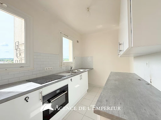 3 pièces, 8e et dernier étage avec terrasse, balcon et cave - Centre Ville - 3