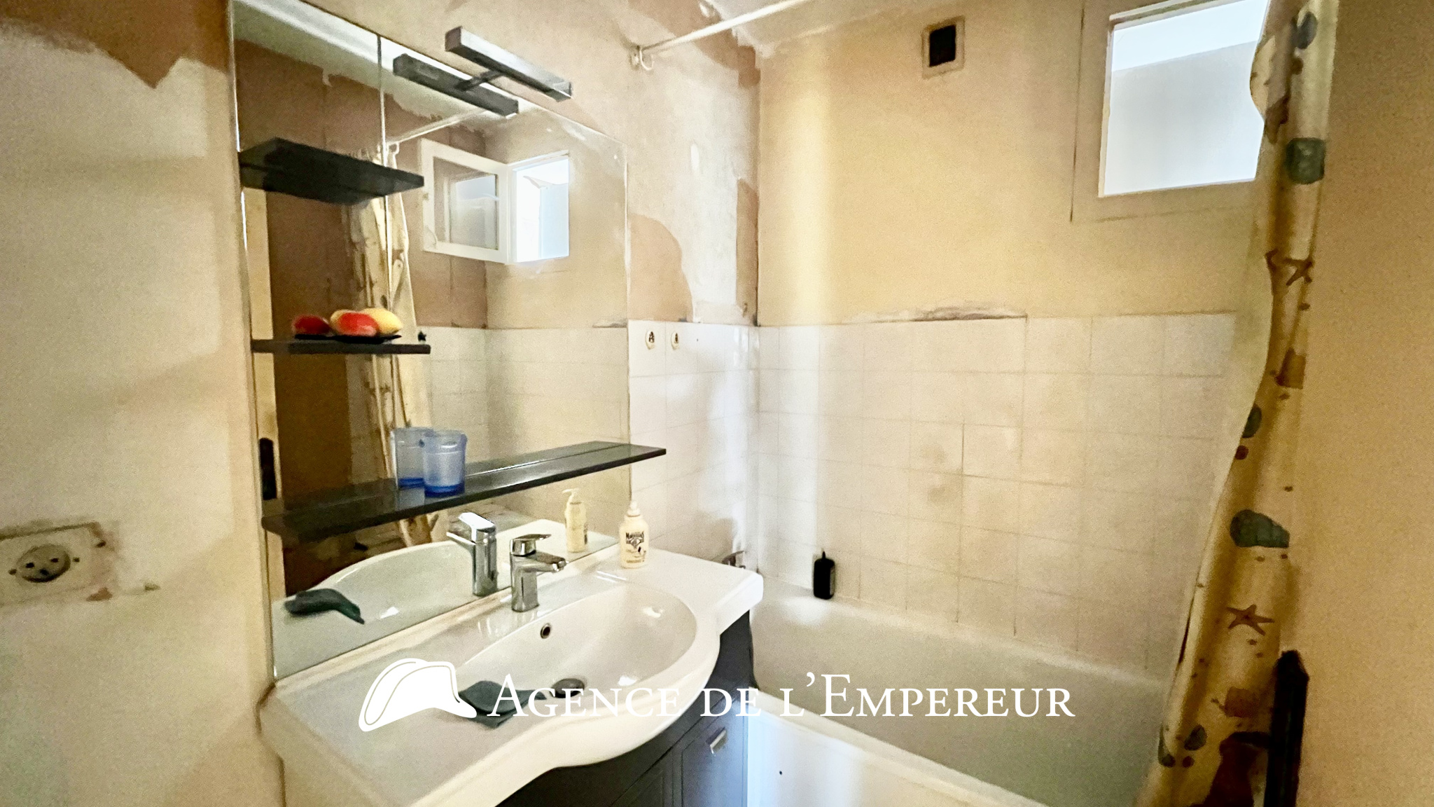 Appartement de 55 m2, cave et box - Les Closeaux