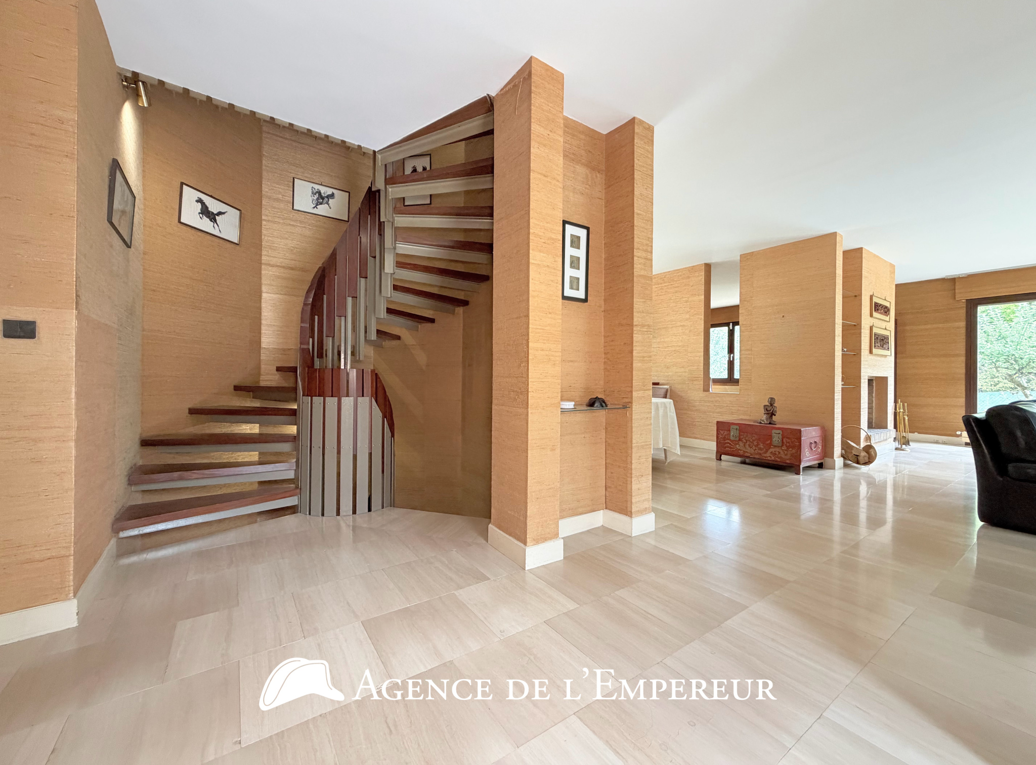 MAISON D'ARCHITECTE — 6 CHAMBRES — PARCELLE 1 190 m2