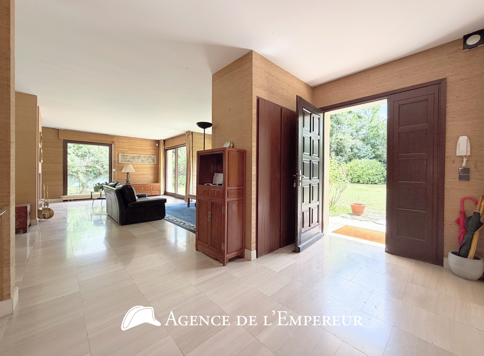 MAISON D'ARCHITECTE — 6 CHAMBRES — PARCELLE 1 190 m2