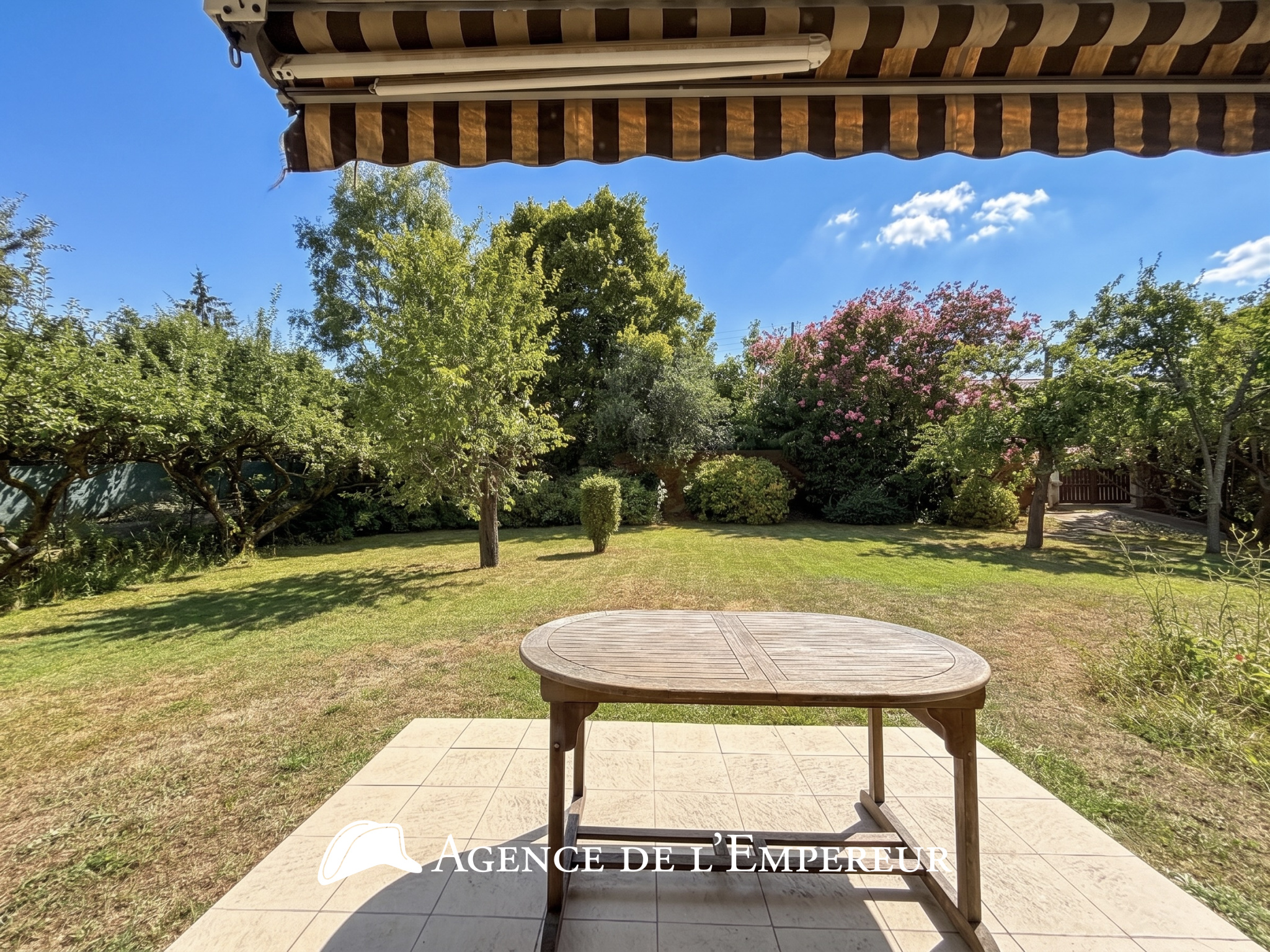 MAISON D'ARCHITECTE — 6 CHAMBRES — PARCELLE 1 190 m2