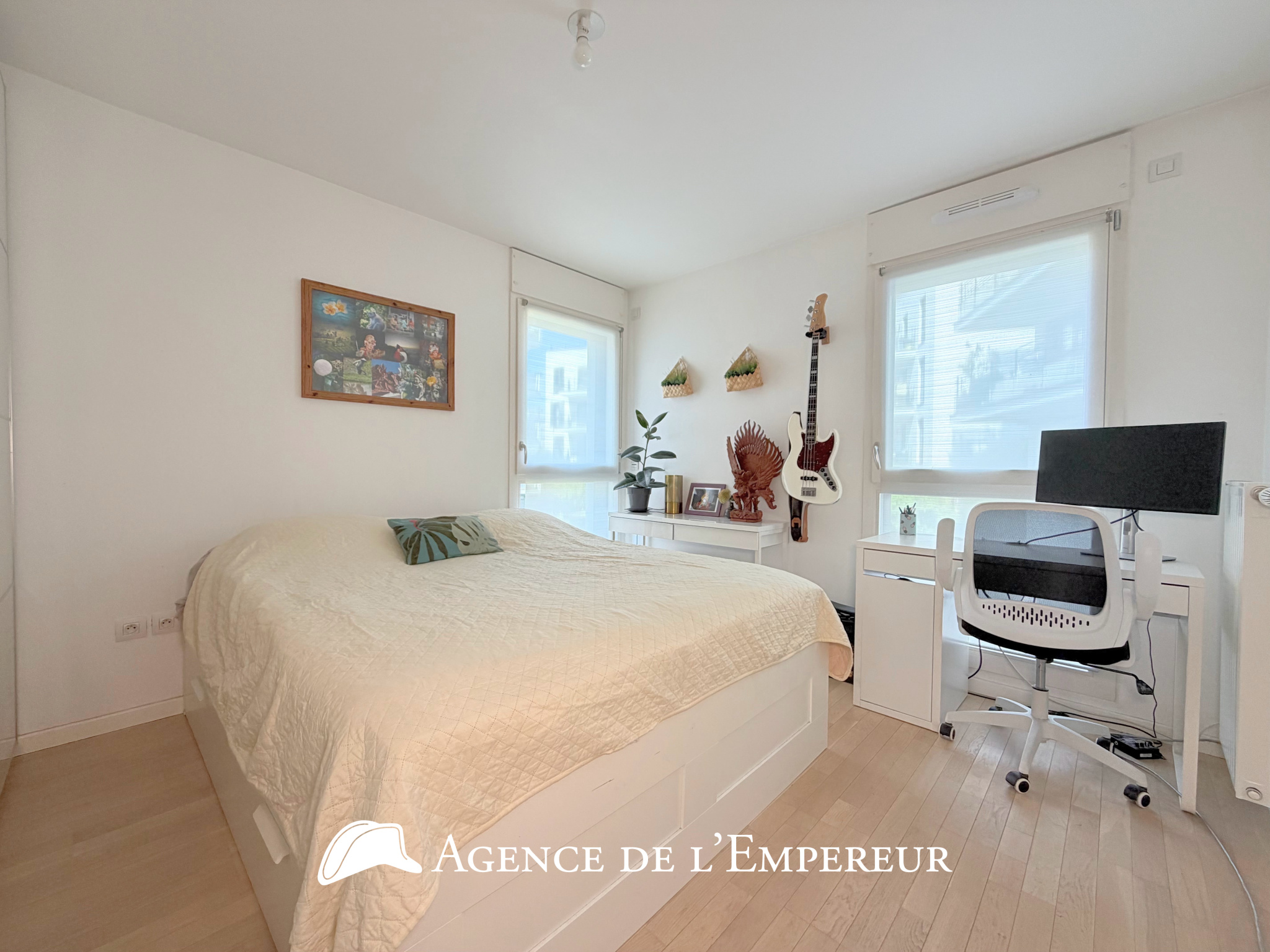 4 pièces, 3 chambres, balcon, au calme, proche place Besche à Rueil. 2 parkings. Résidence récente